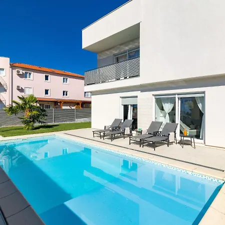 Virtus By Interhome * بروتونيغلا