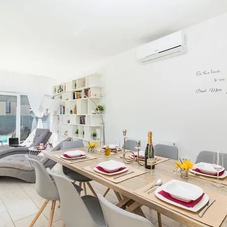 Virtus By Interhome * بروتونيغلا